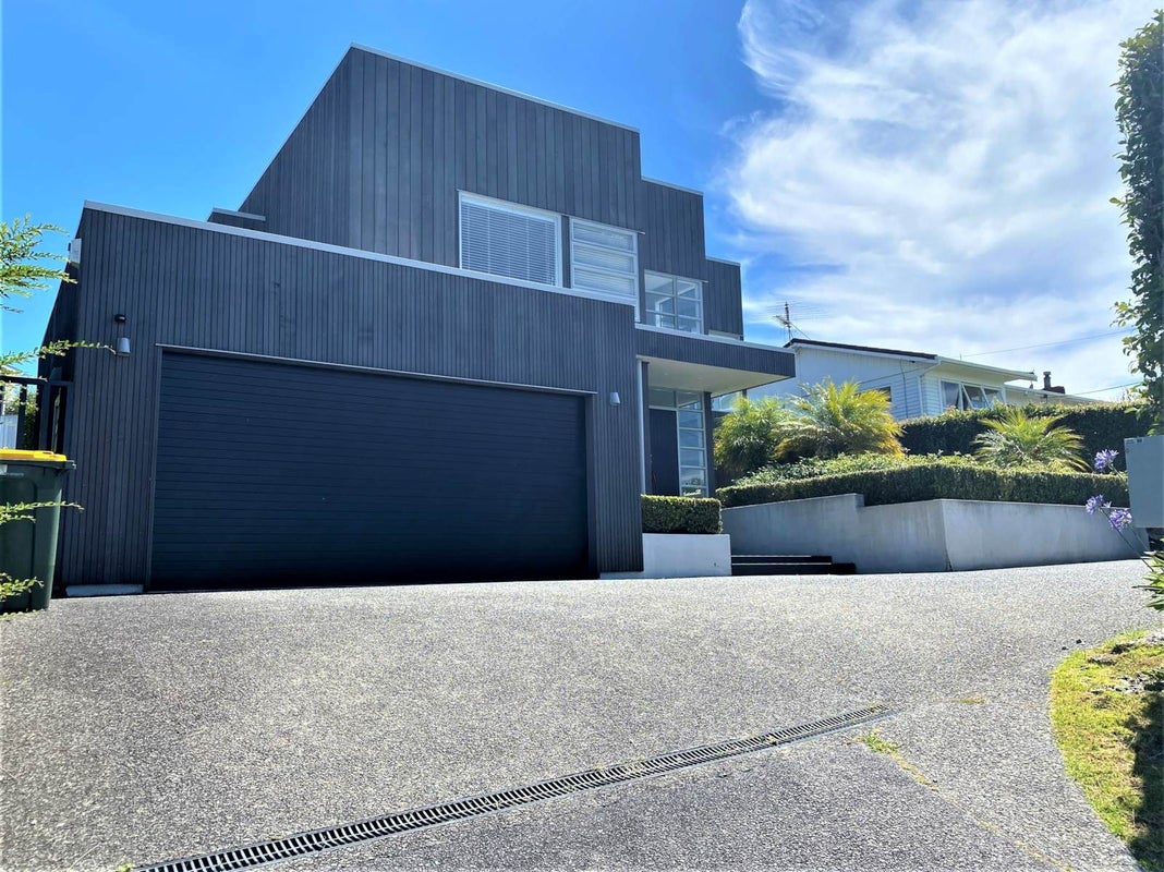 15 Jellicoe Road, Murrays Bay, Auckland - Carousel 1