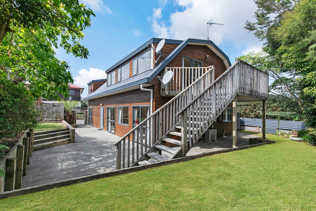 9 Merlot Heights, Huapai, Kumeu - Carousel 1