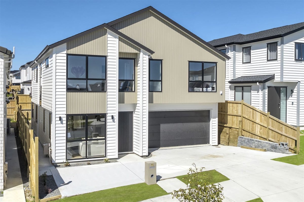 70 Drumbuoy Drive, Flat Bush, Auckland - Carousel 1