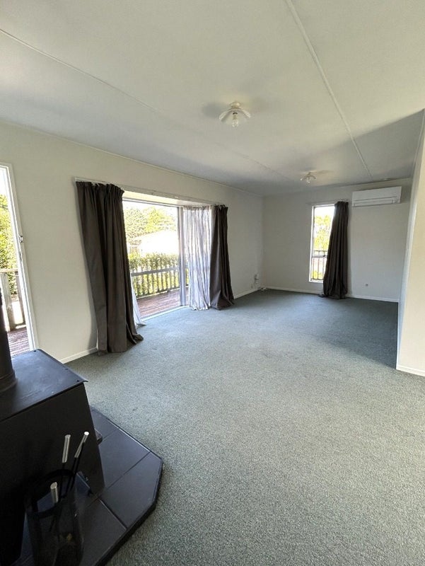 37 Churchill Crescent, Featherston - Carousel 2