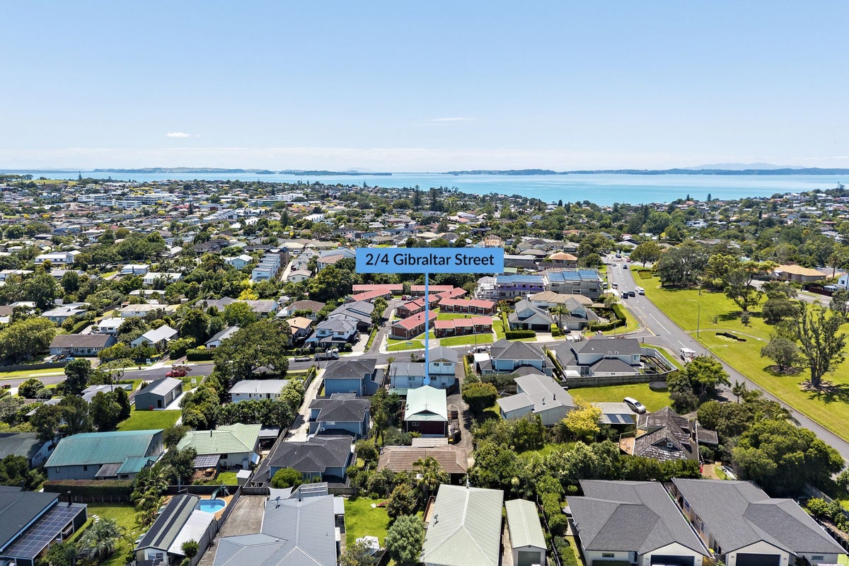 2/4 Gibraltar Street, Howick, Auckland - Carousel 1
