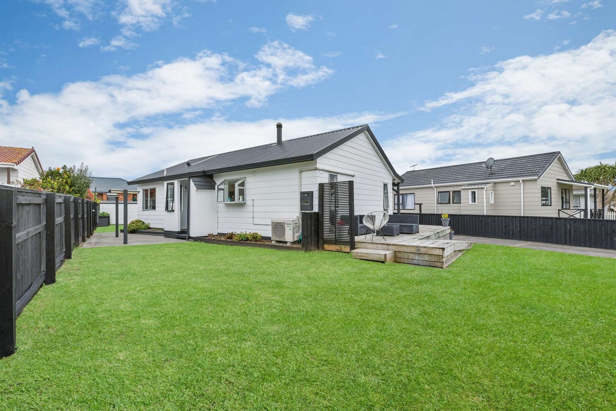 22 Edgewater Parade, Waiuku, Waiuku - Carousel 2