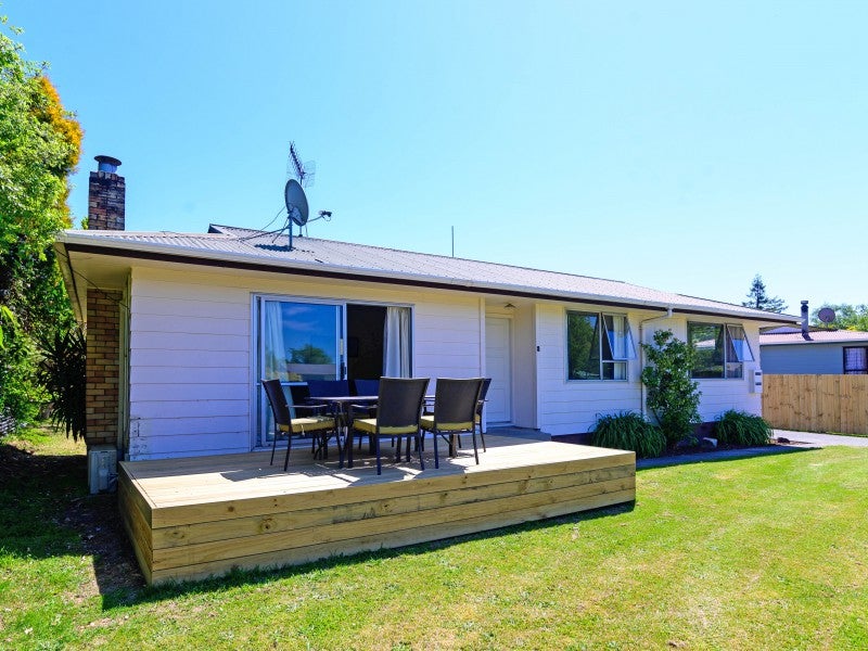 8 Luke Place, Fairy Springs, Rotorua - Carousel 2