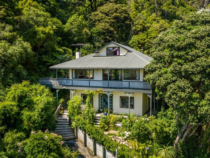 16 Marama Terrace, Eastbourne, Lower Hutt - Carousel 1