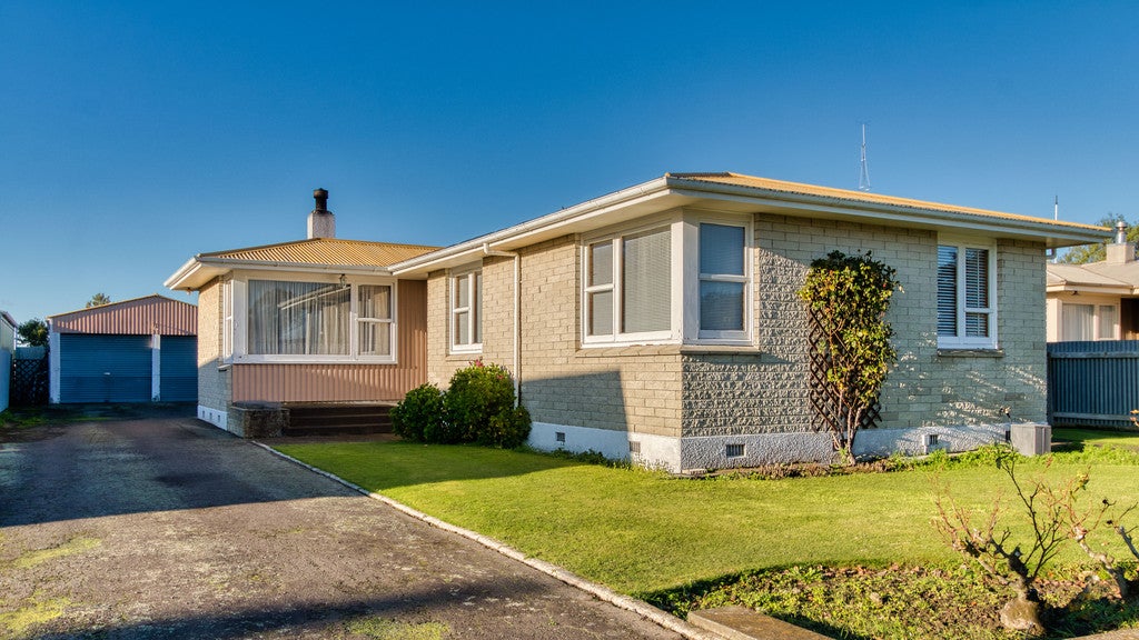 207 Sunnybank Crescent, Camberley, Hastings - Carousel 1