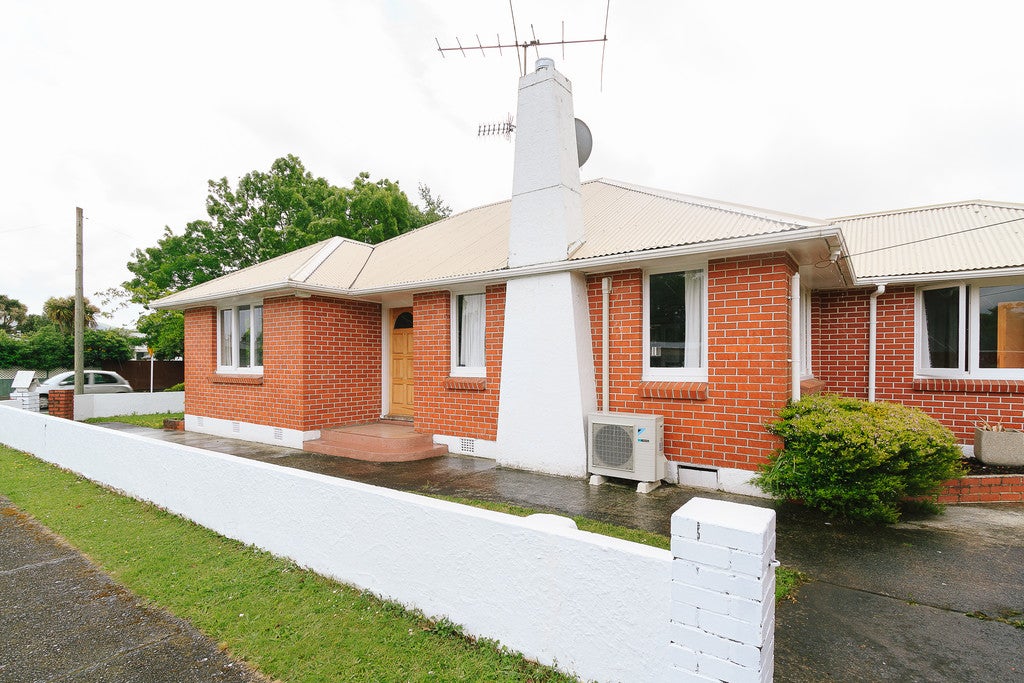 86 Pine Avenue, Ebdentown, Upper Hutt - Carousel 2