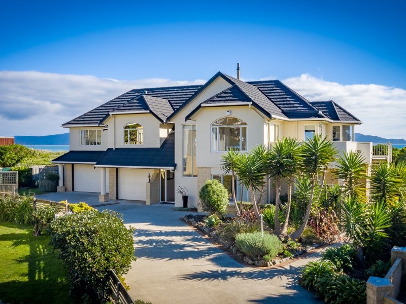 22 Ara Kuaka, Waikanae Beach, Waikanae - Carousel 1