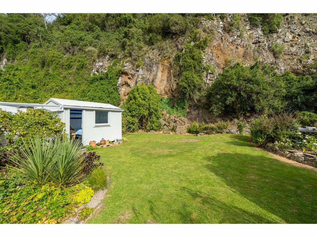 17 Mihiwaka Road, Long Beach, Port Chalmers - Carousel 21