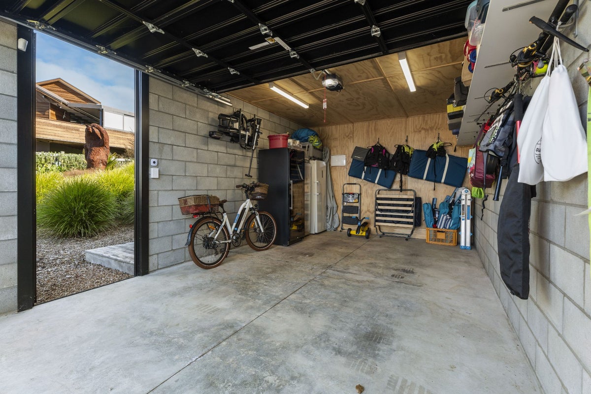 4 Waikare Road, Oneroa, Waiheke Island - Carousel 50