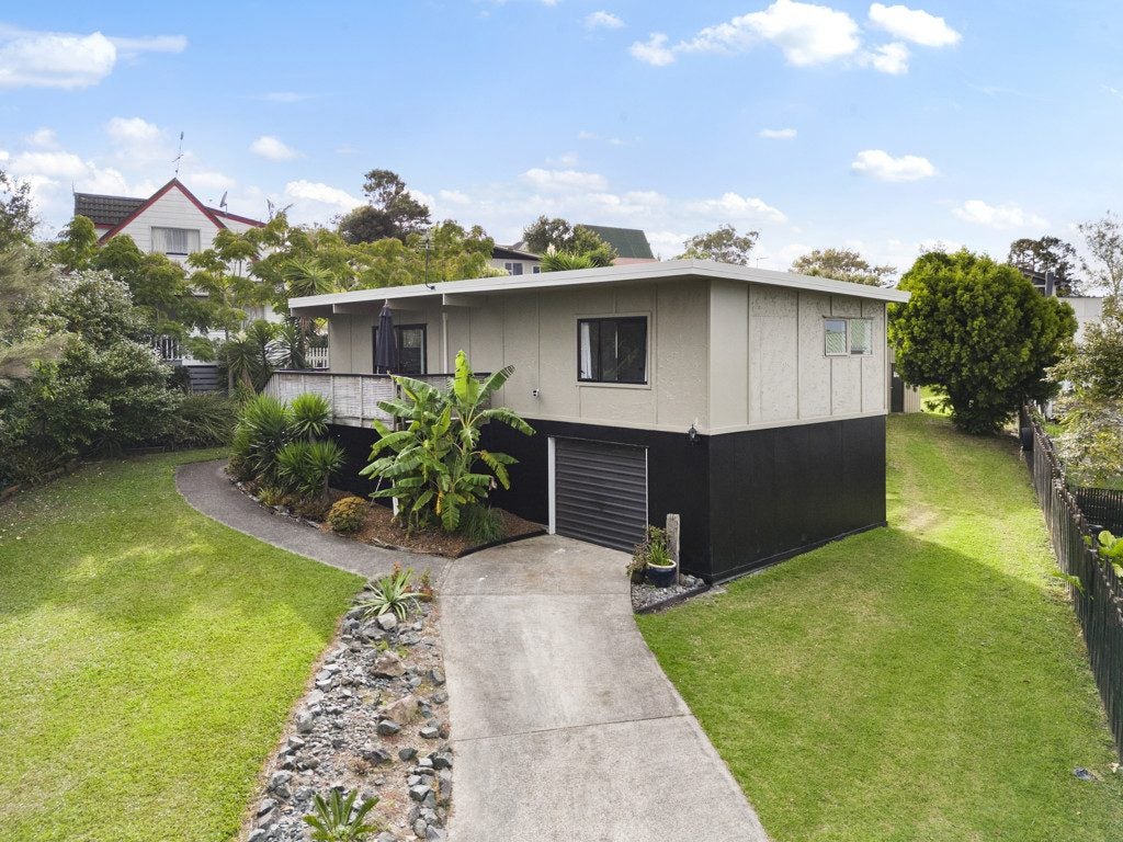 46 Brian Crescent, Stanmore Bay, Whangaparaoa - Carousel 1