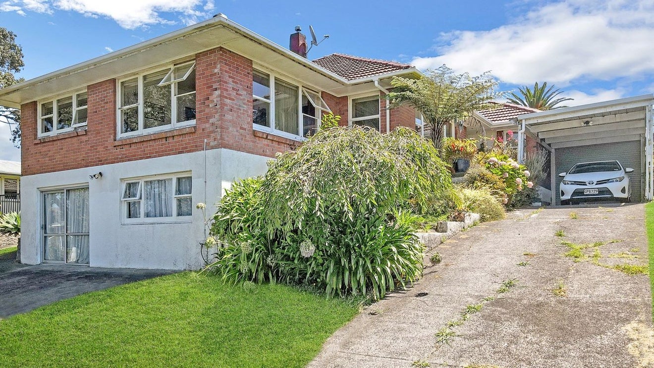 9 Glenside Avenue, Pakuranga, Auckland - Carousel 1