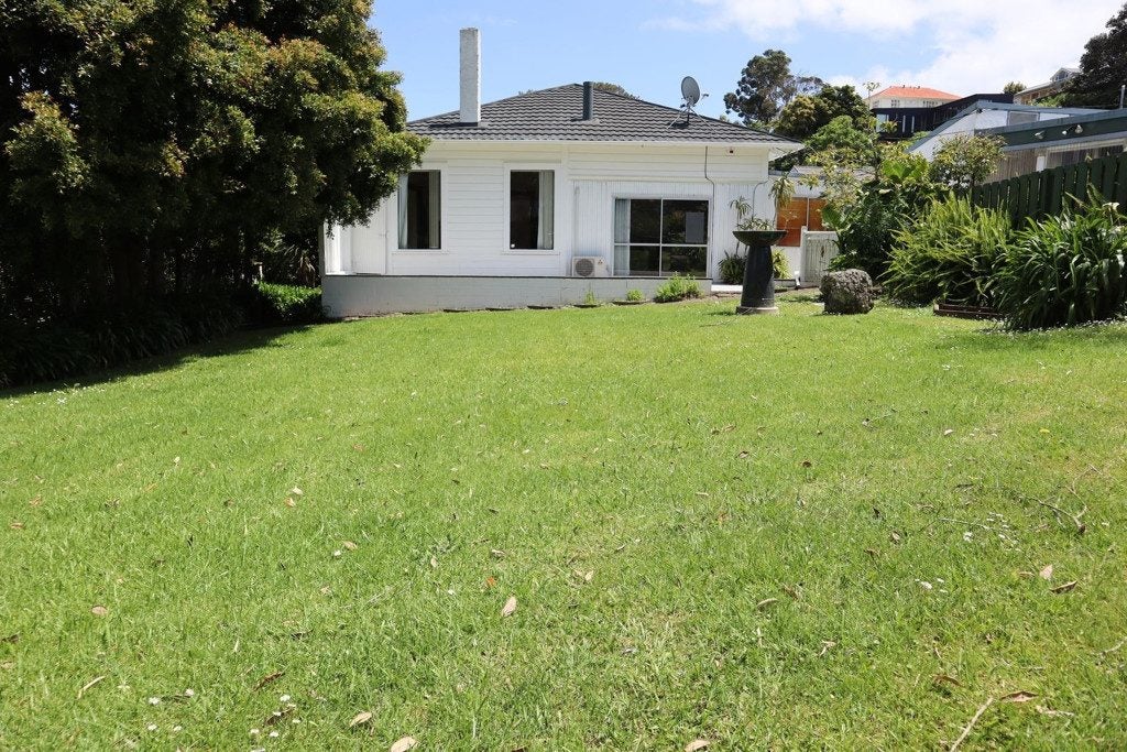 76 Onewa Road, Northcote Point, Auckland - Carousel 1