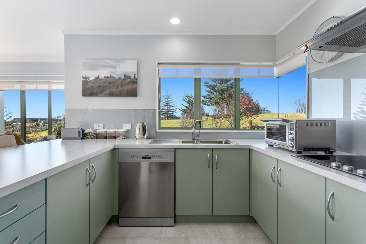 10 Island View Heights, Coastlands, Whakatane - Carousel 2