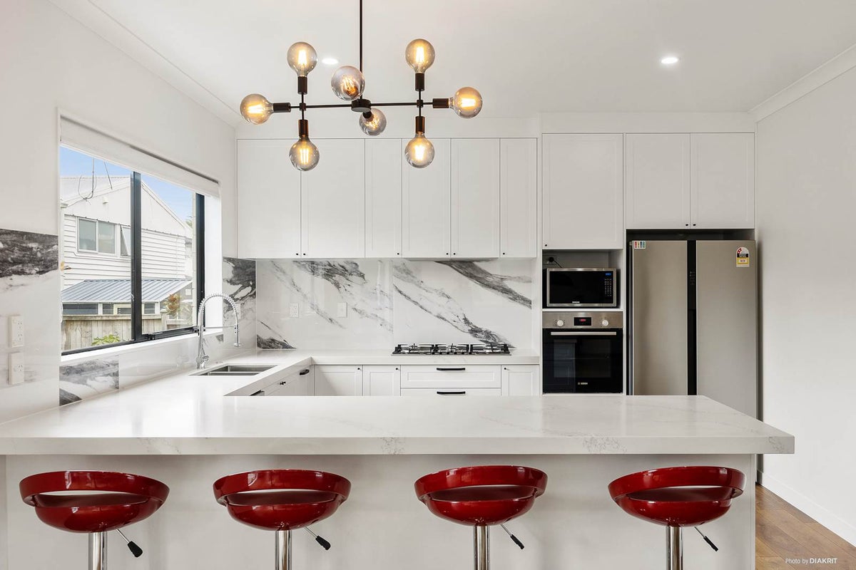 1 Pickett AV, Sandringham, Auckland - Carousel 2
