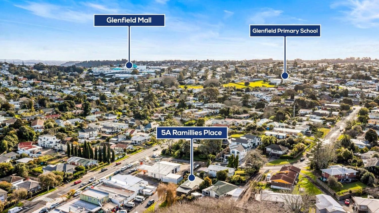 2/5 Ramillies Place, Glenfield, Auckland - Carousel 1