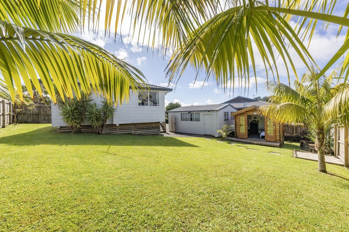 26 Killygordon Place, Massey, Auckland - Carousel 1