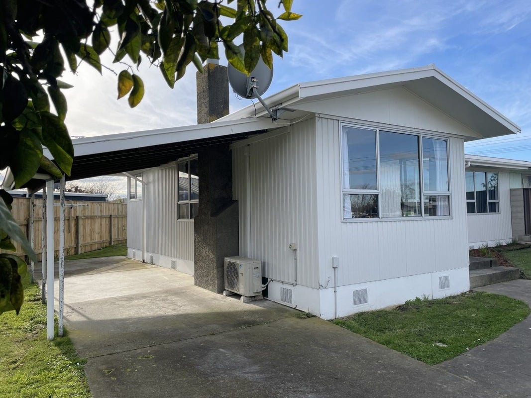 8 Ardrossan Avenue, Flaxmere, Hastings - Carousel 1