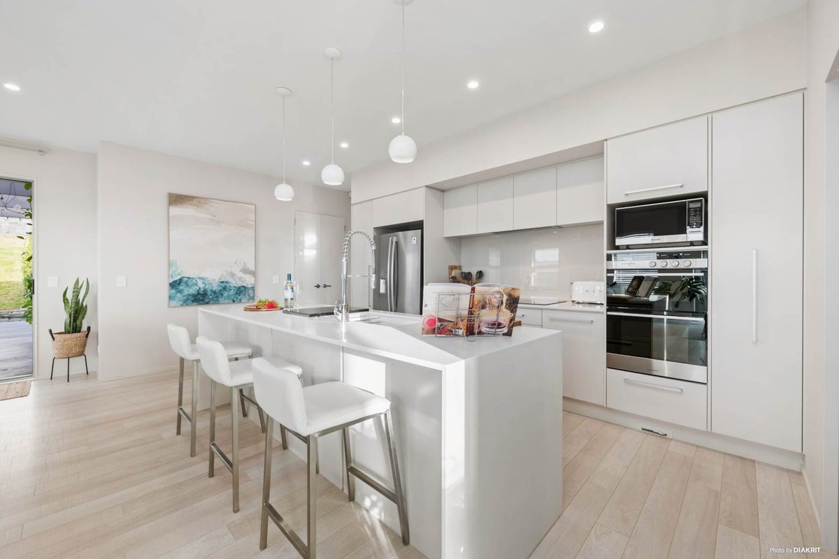 10 Doidge Street, Beachlands, Auckland - Carousel 1