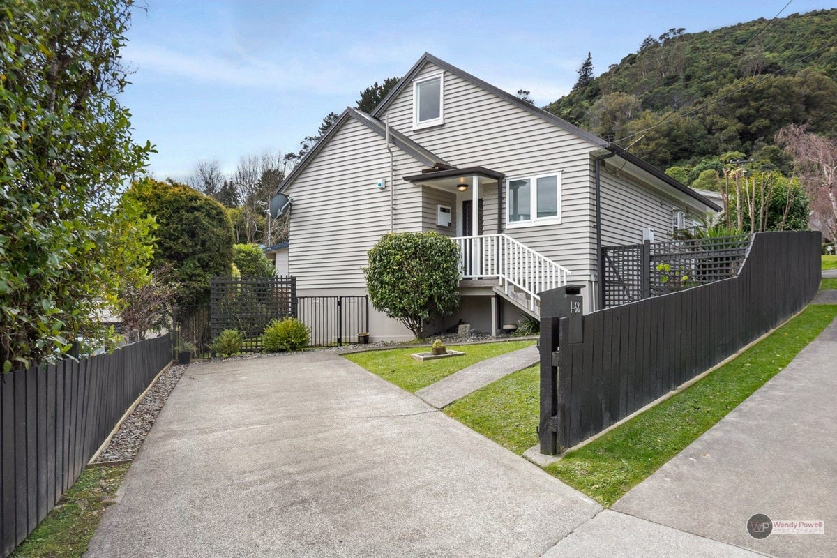 1/68 Norton Park Avenue, Fairfield, Lower Hutt - Carousel 19