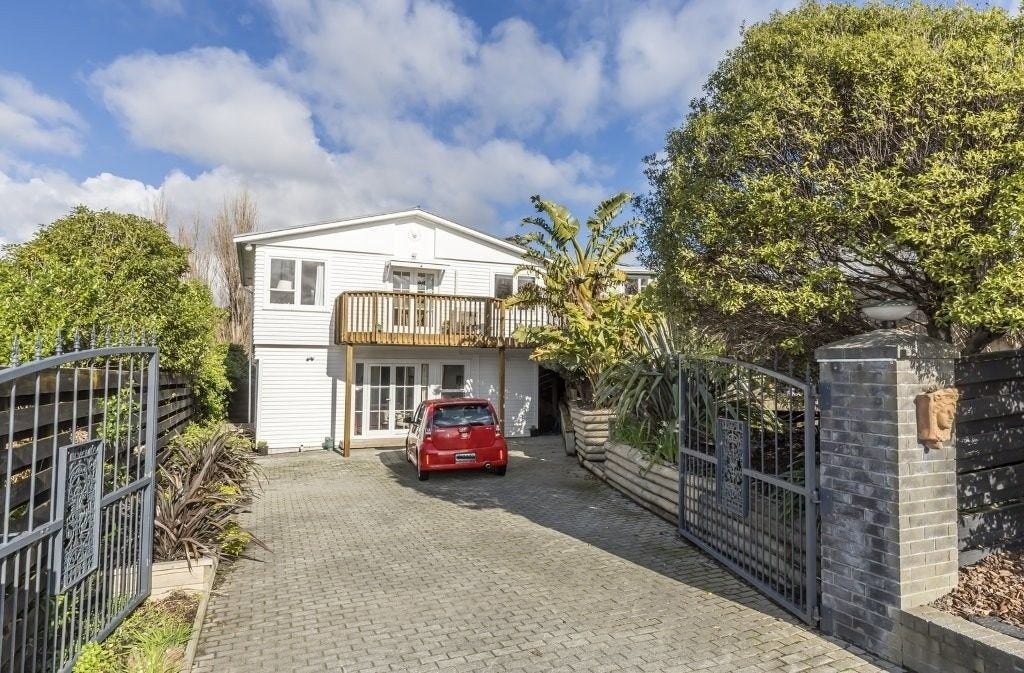 78 Grays Road, Camborne, Porirua - Carousel 2