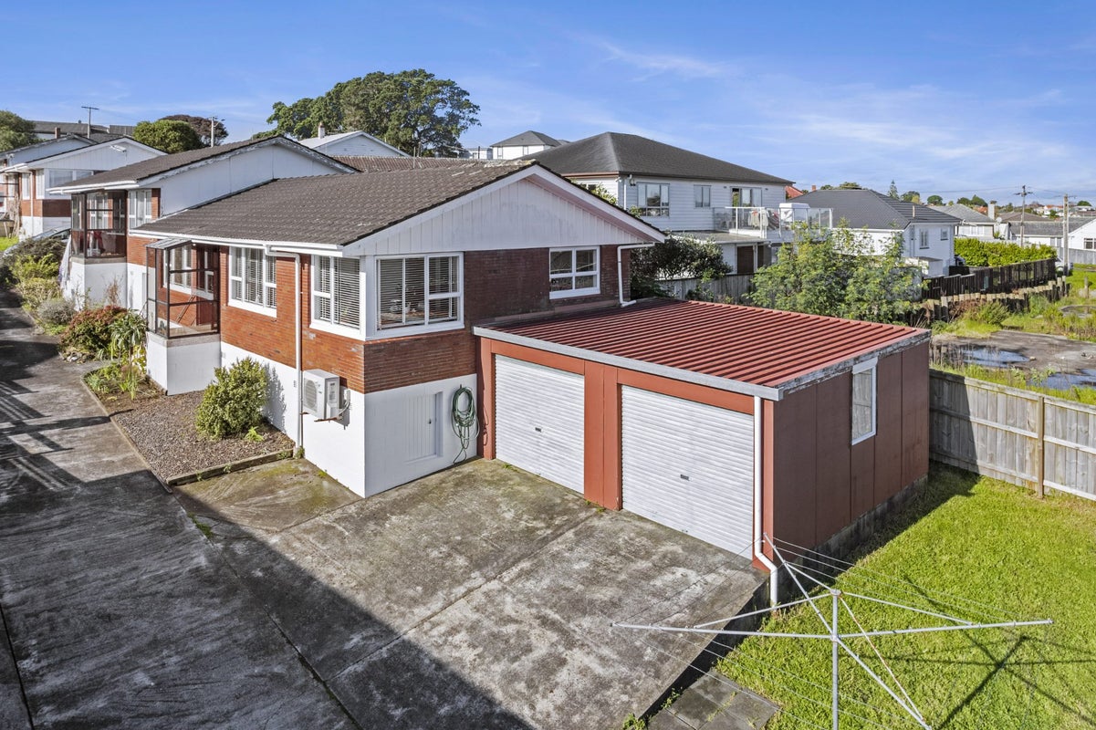 4/19 Hayr Road, Three Kings, Auckland - Carousel 1
