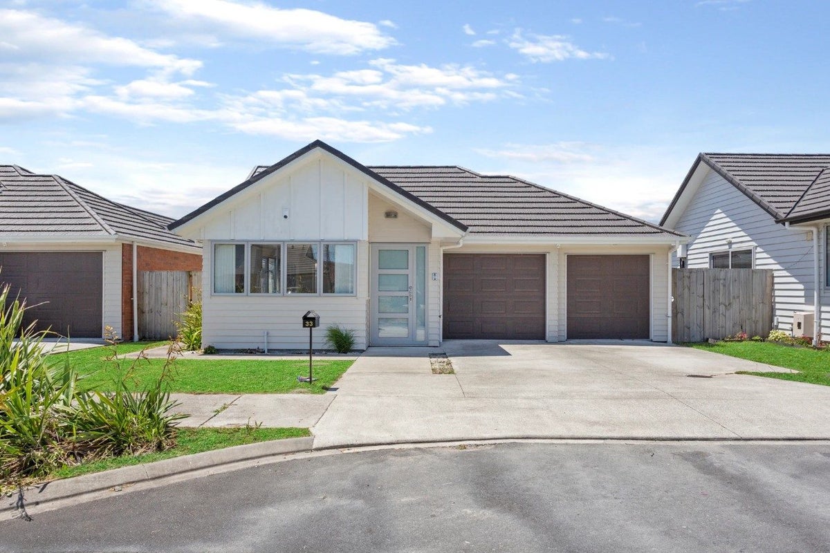 33 Whekau Drive, Takanini, Auckland - Carousel 1