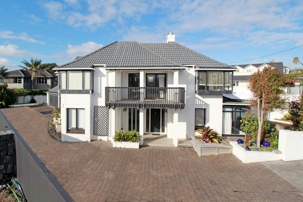 35 Saltburn Road, Milford, Auckland - Carousel 1