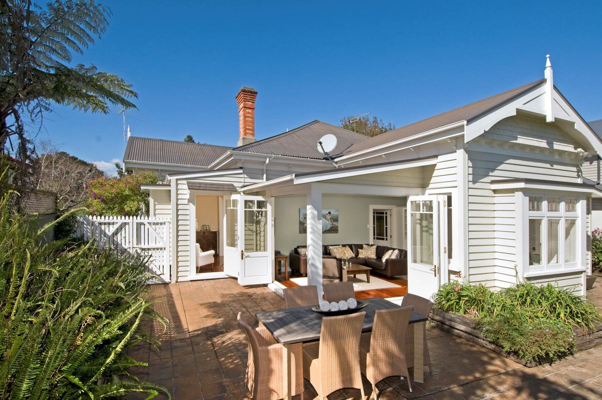 6 Bishop Street, Epsom, Auckland - Carousel 1