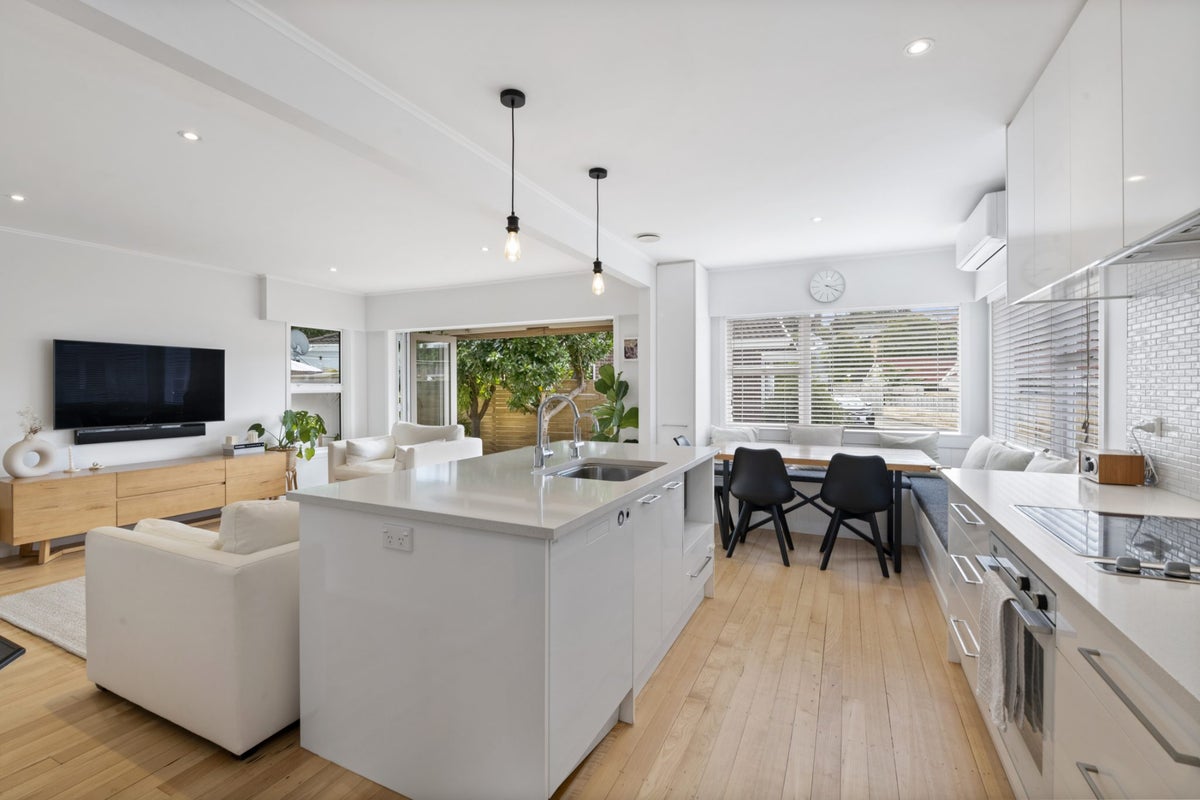 1/0 Wolsley Avenue, Milford, Auckland - Carousel 1