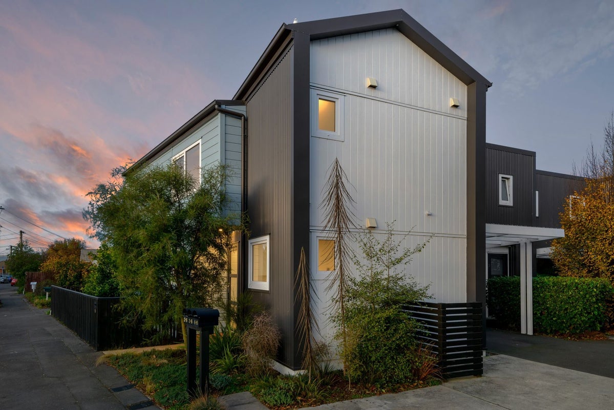 1/6 Feilding Street, Addington, Christchurch - Carousel 2