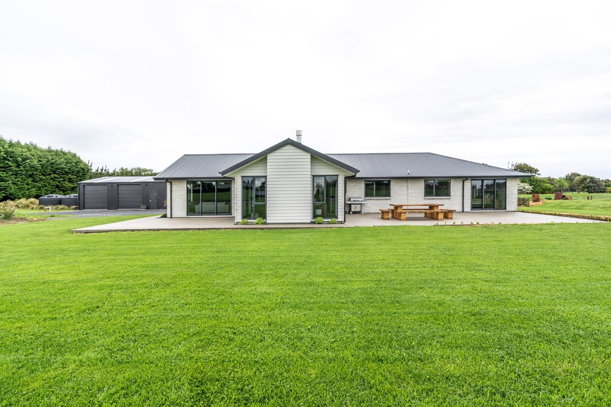 244 Mill Road South, Seaward Bush, Invercargill - Carousel 1