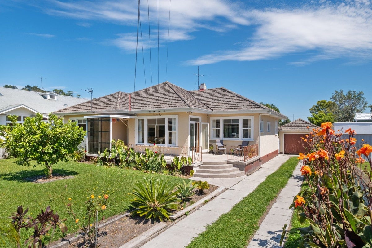 5 Parau Street, Kaiti, Gisborne - Carousel 1