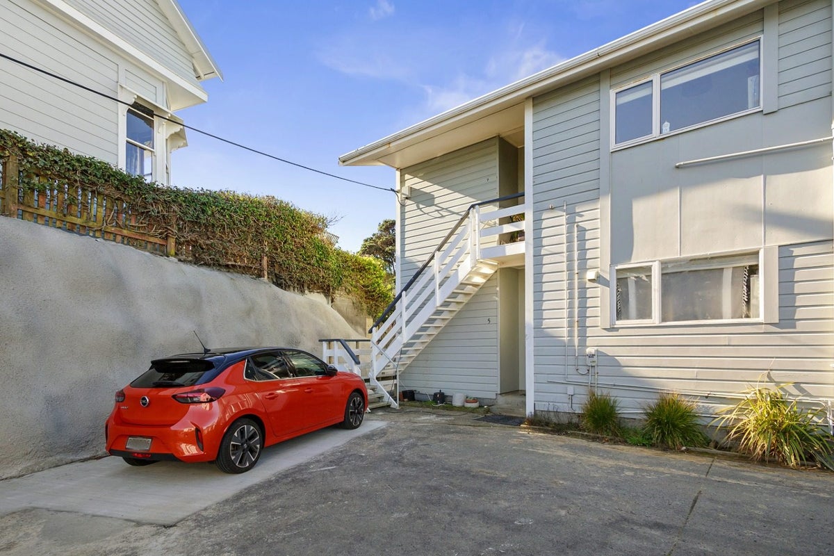 7/35 Arawa Road, Hataitai, Wellington - Carousel 2