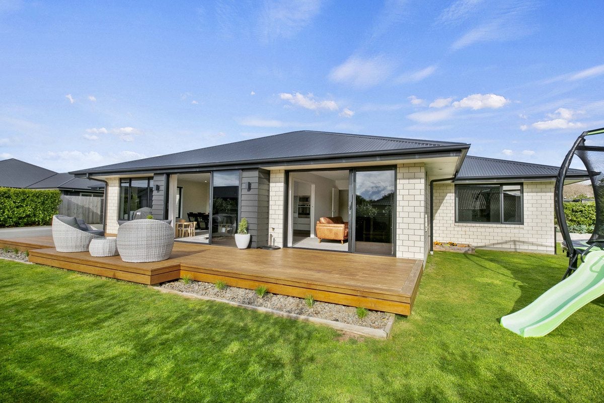 7 Terli Way, Glen Avon, New Plymouth - Carousel 1