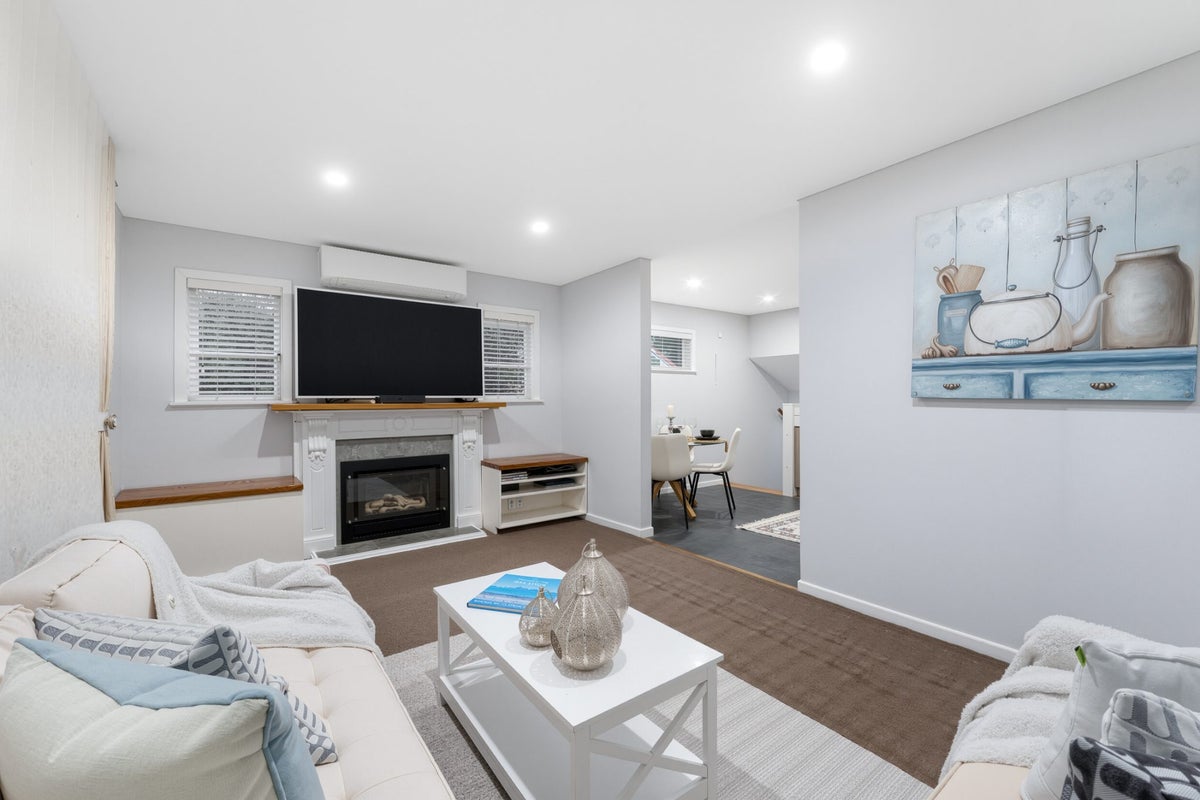 52 Woodside Road, Massey, Auckland - Carousel 2