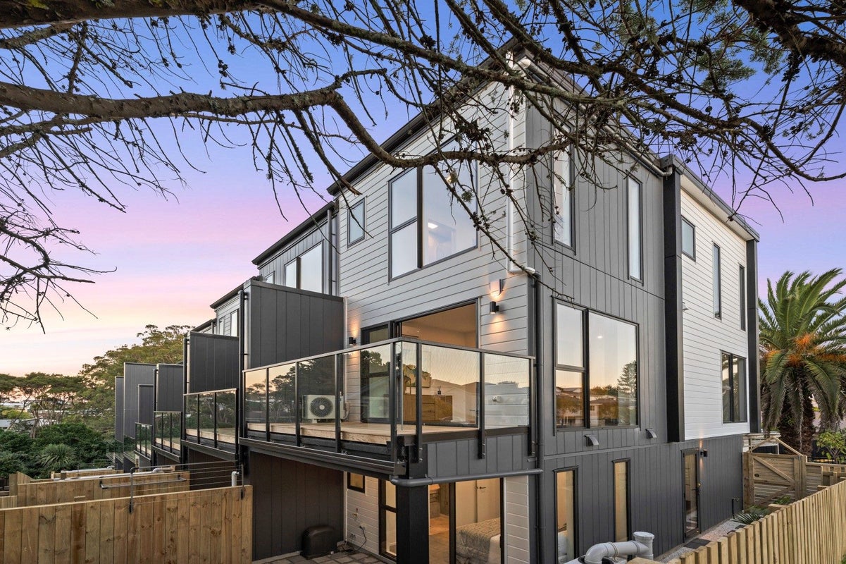 7/33 Elizabeth Drive, West Harbour, Waitakere City, Auckland - Carousel 1