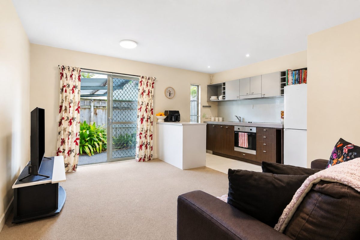 73A/21 Hunters Park Drive, Three Kings, Auckland City, Auckland - Carousel 2