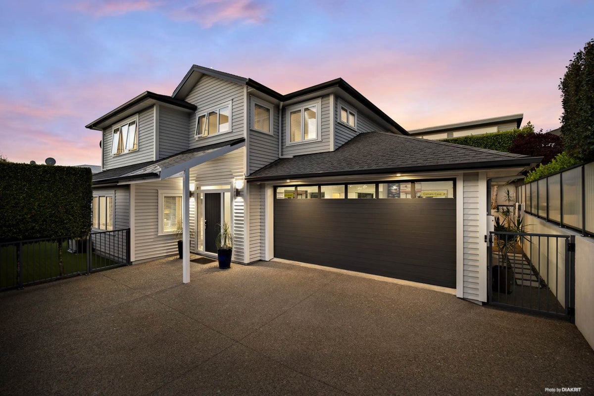 27A St Michaels Avenue, Point Chevalier, Auckland - Carousel 1