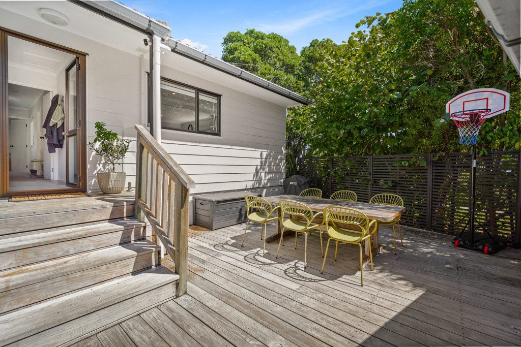 1/22 Derwent Crescent, Titirangi, Auckland - Carousel 1