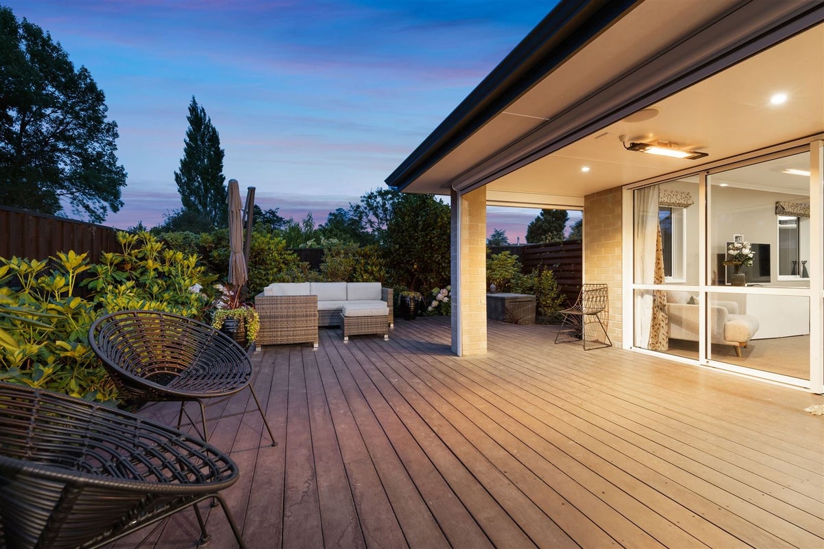 15A Canberra Place, Redwood, Christchurch - Carousel 2