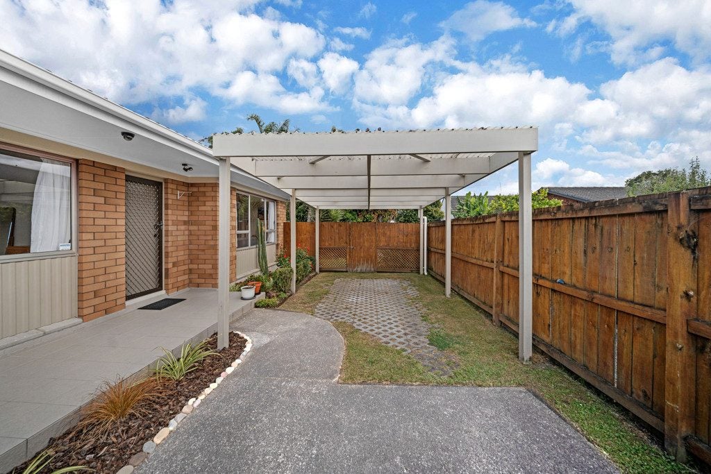 2/3 Papatahi Place, Henderson, Auckland - Carousel 2