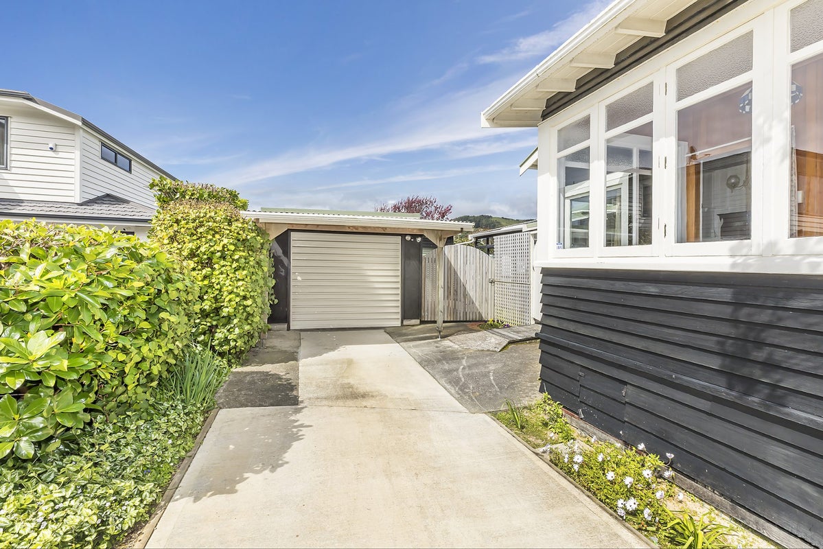 20 Nathan Street, Tawa, Wellington - Carousel 24