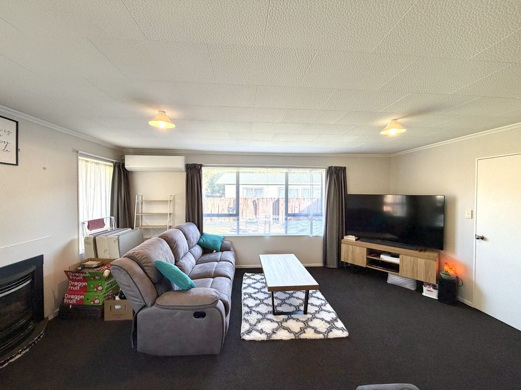 34 Gemstone Drive, Birchville, Upper Hutt - Carousel 2