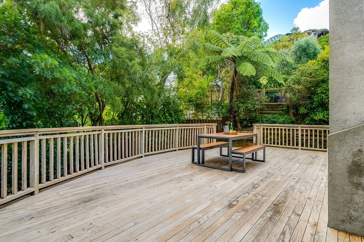 5 Thatcher Crescent, Crofton Downs, Wellington - Carousel 1