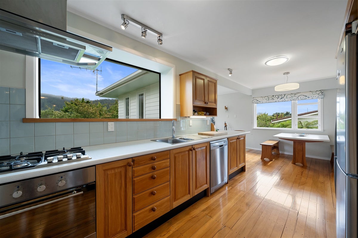 53 Saint Johns Terrace, Tawa, Wellington - Carousel 2