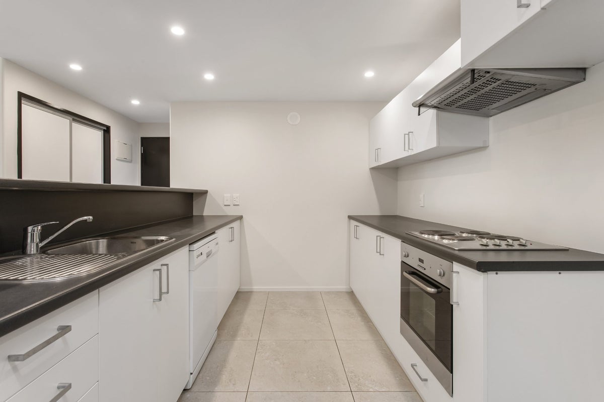 8/14 Brougham Street, Addington, Christchurch - Carousel 2
