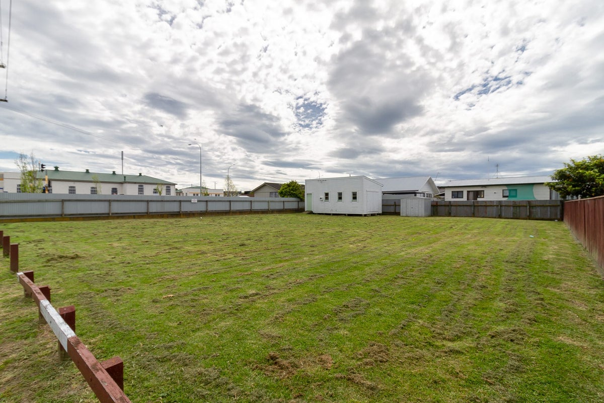 18 Meeanee Road, Taradale, Napier - Carousel 1