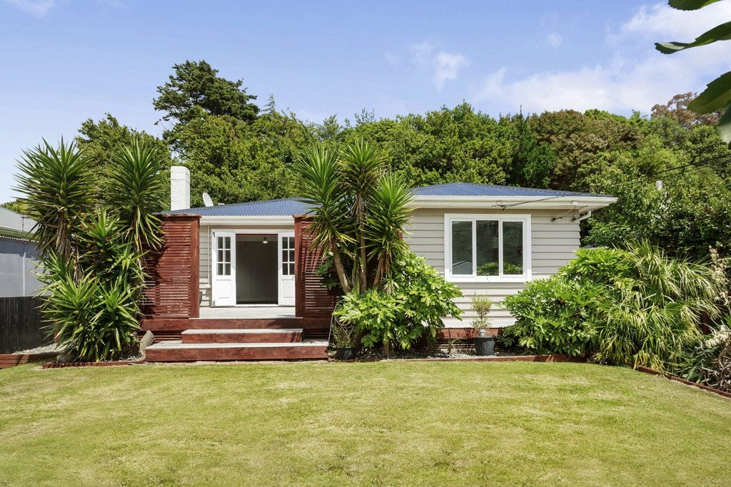 42 Bledisloe Crescent, Wainuiomata, Lower Hutt, Wellington - Carousel 1