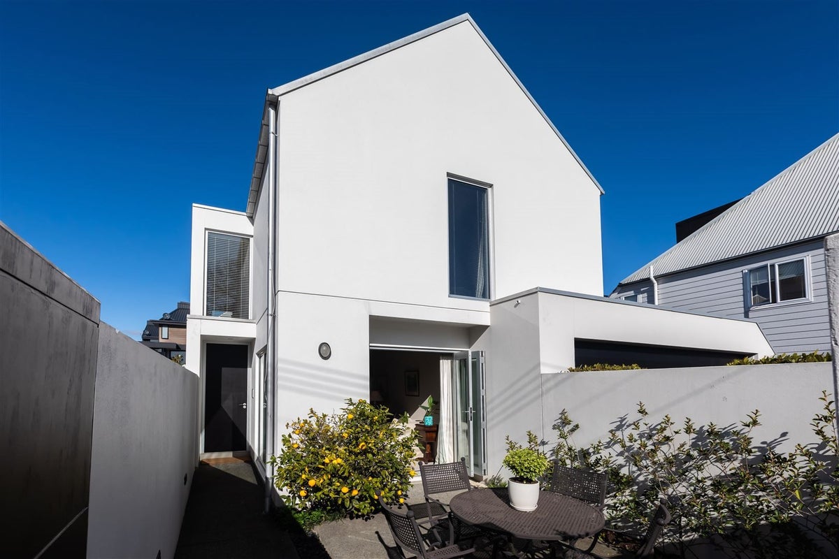 45 Gracefield Avenue, Christchurch Central, Christchurch - Carousel 1