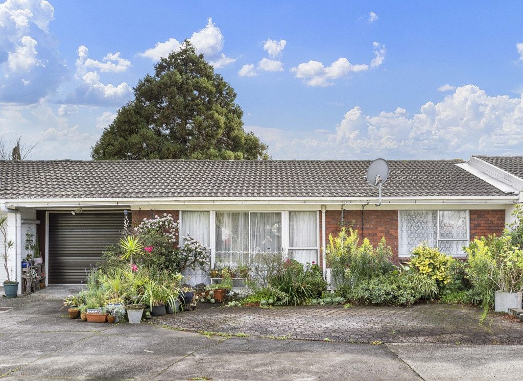 2/729 Te Atatu Road, Te Atatu Peninsula, Auckland - Carousel 1